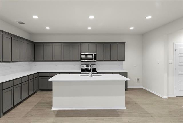 Building Photo - 2112 Sesaro Dr