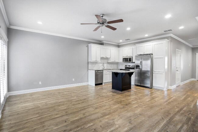 Building Photo - 16076 Echo Glen Dr