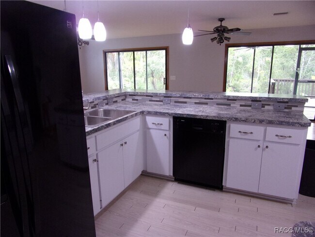 Building Photo - 905 N Palm Springs Terrace