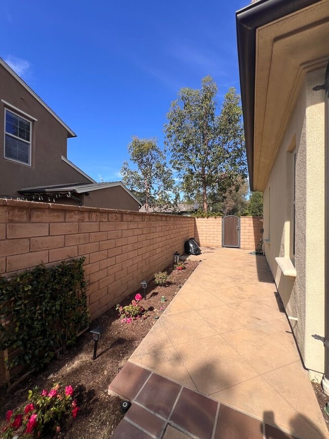 Building Photo - Portola Hills Beauty