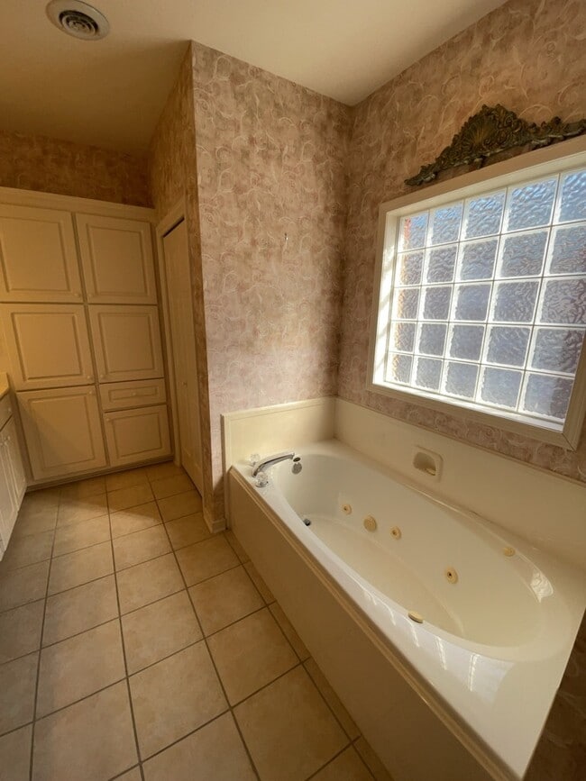 Building Photo - 107 Oakleigh Dr