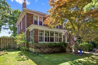 Building Photo - Quintessential Oakmont home walkable to th...