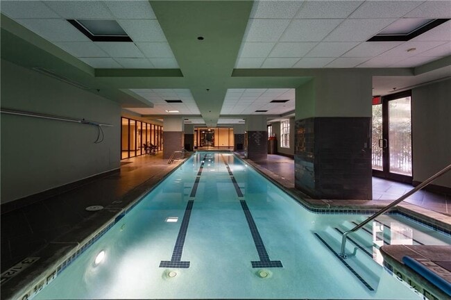 Building Photo - 1101 Juniper St NE