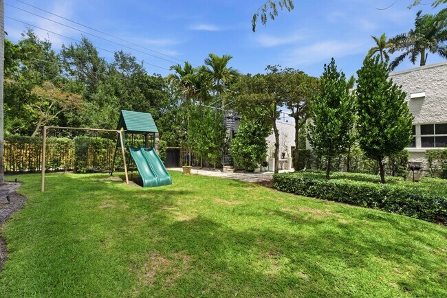 Building Photo - 1615 Monroe St