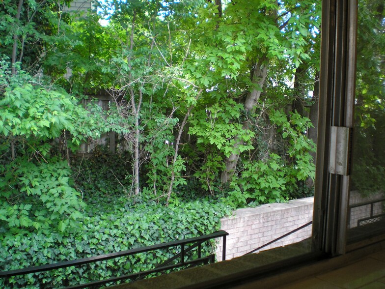 Building Photo - 475 N St E