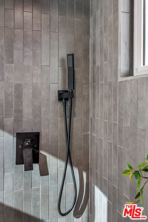 Building Photo - 616 W Ellis Ave