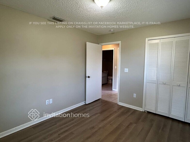 Building Photo - 1012 SE 42nd Ln