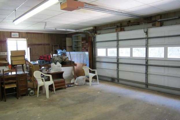 Building Photo - 833 Timber Dr