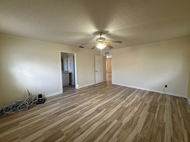 Building Photo - Beautiful Pool Home In Great Location!