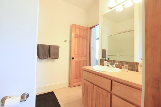 Building Photo - Fully Furnished home in Sisters Oregon
