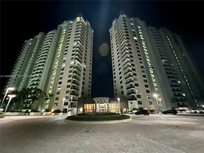 Building Photo - 2681 N Flamingo Rd