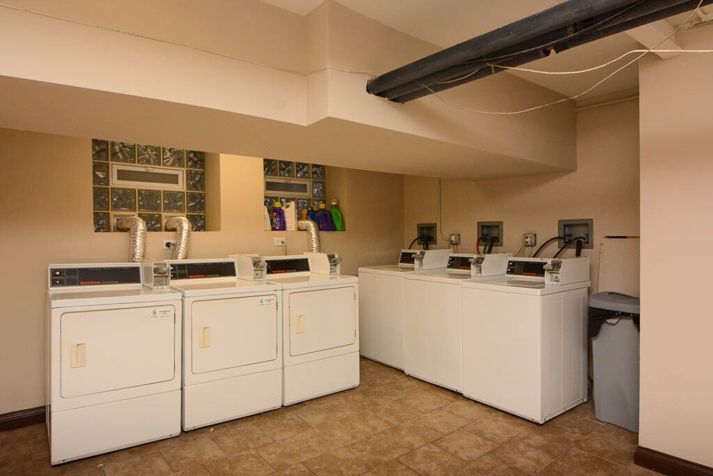 Building Photo - 4301 N Wolcott Ave