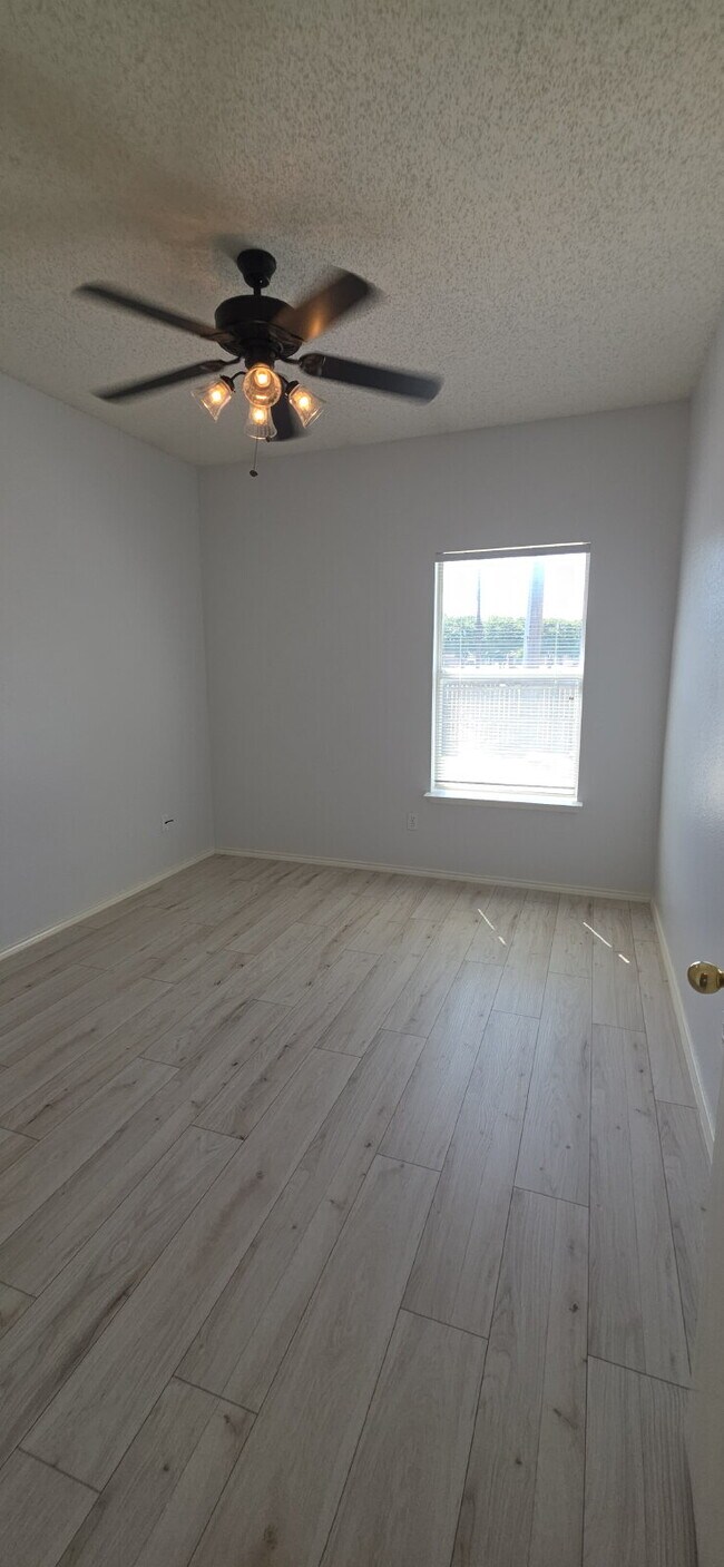 Building Photo - Beautifully Updated Arlington Home with Po...