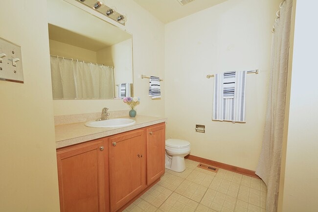 Building Photo - 2460 Georgetown Cir
