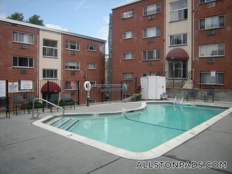 Building Photo - 245 Kelton St