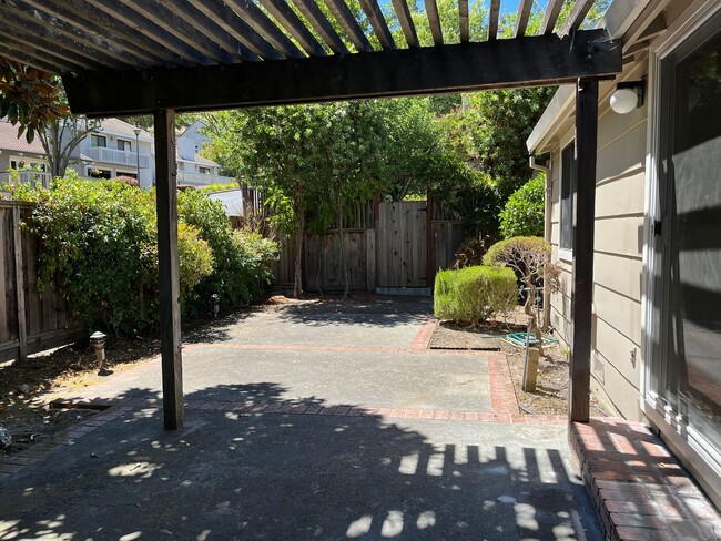 Building Photo - Single Level 2BR/2BA Home in Moraga COUNTR...