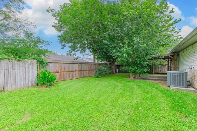 Building Photo - 6615 Blue Ridge Dr