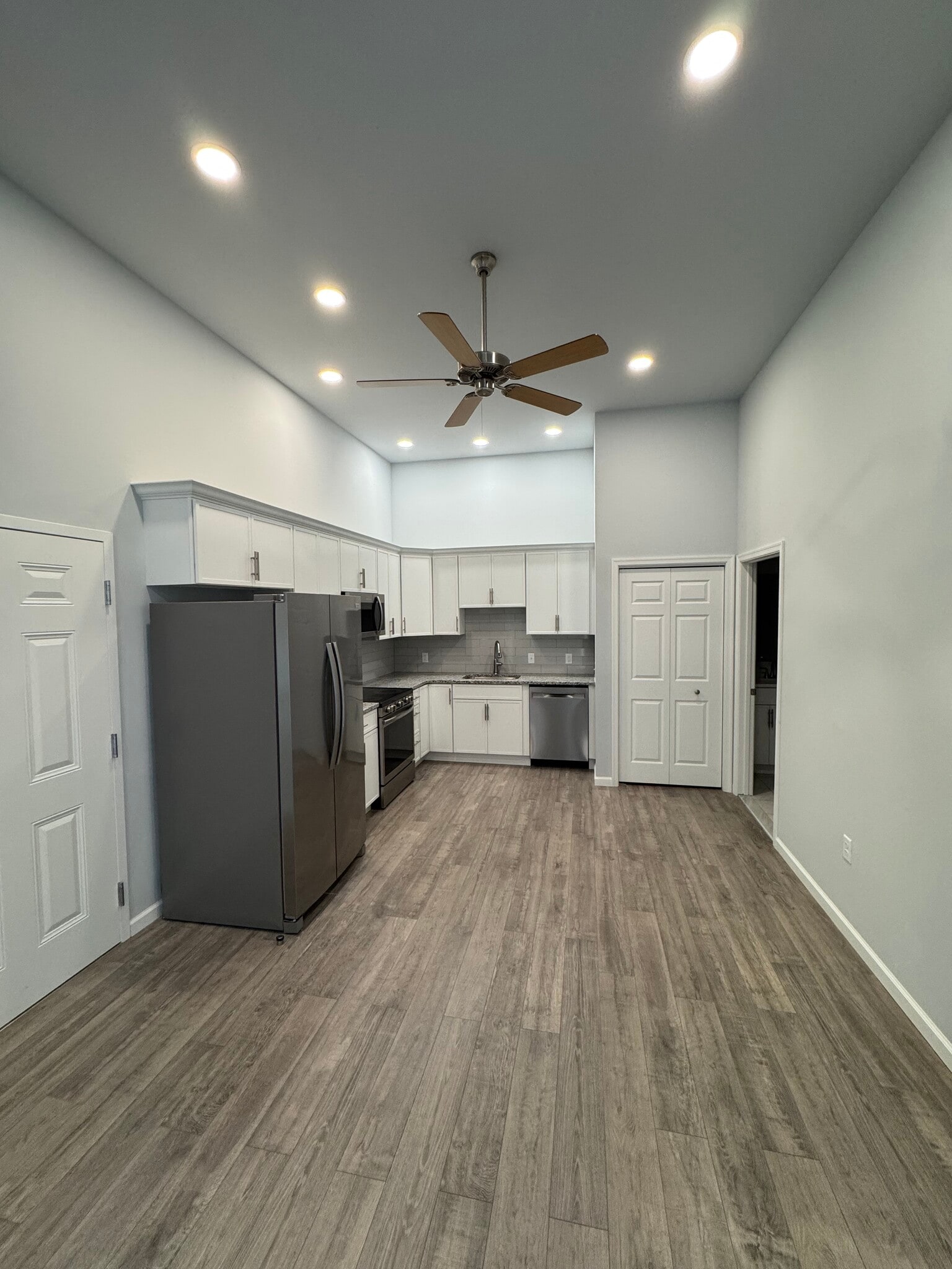 Kitchen - 415 W Butler Dr