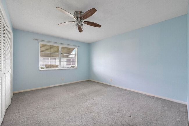 Building Photo - 212 W High Point Terrace