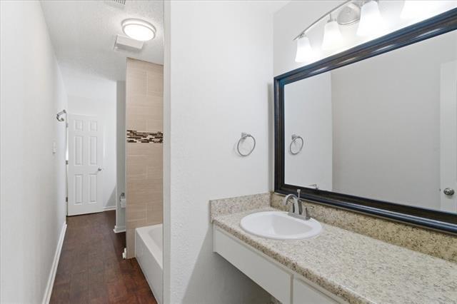 Building Photo - 1200 Tyra Ln