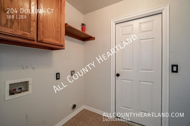 Building Photo - 204 Dollina Ct