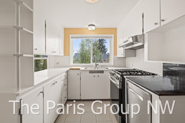 Building Photo - Delightful Magnolia 4br Remodel * Walkable Salmon Bay Location, Central Yet Quiet