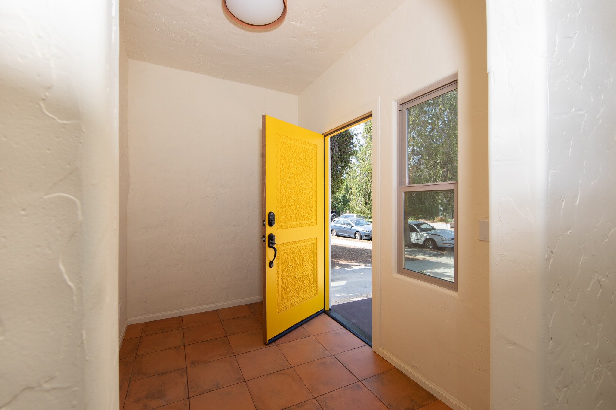 Building Photo - 1260 S Ridgeley Dr