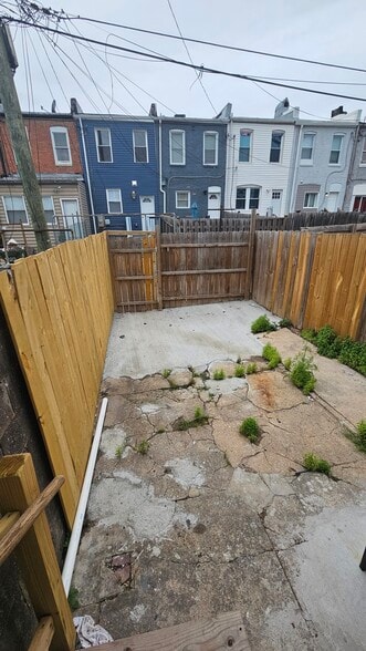 Building Photo - 814 N Port St