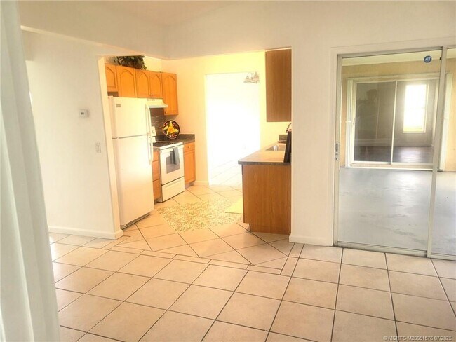 Building Photo - 3873 SW La Fleur St