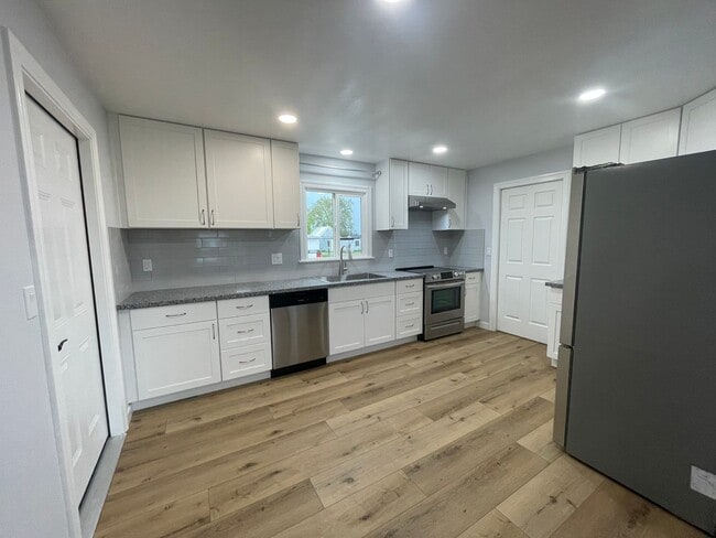 Building Photo - 1-148 1/2 Winema Way