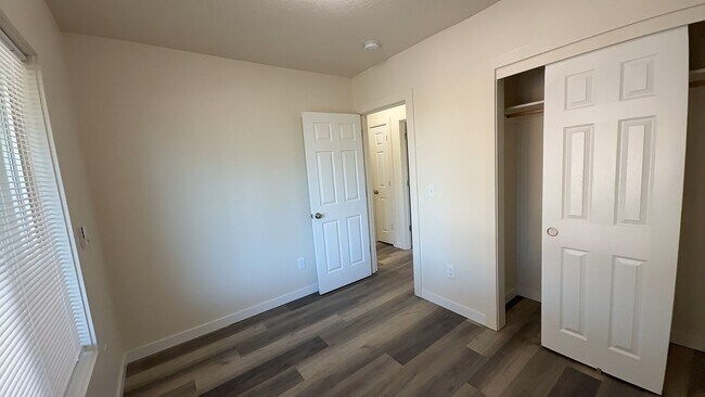 Building Photo - 3322 Tierra Dr NE