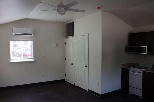 Building Photo - 801 Silver Creek Azle Rd
