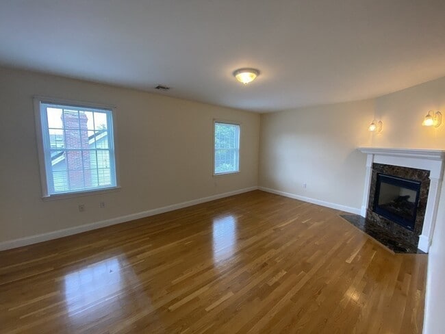 Building Photo - 378 Washington St