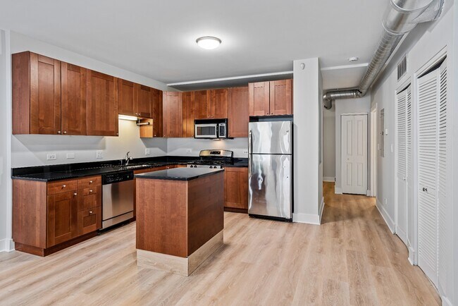 Building Photo - 1 Bedroom - Logan Square Available ASAP!