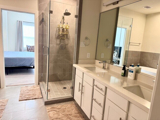 Building Photo - 131 Eastwood St