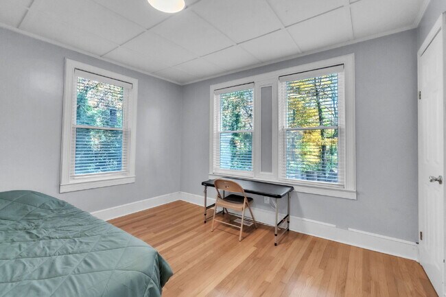 Building Photo - Beautifully Maintained 3BR/1BA Residence N...