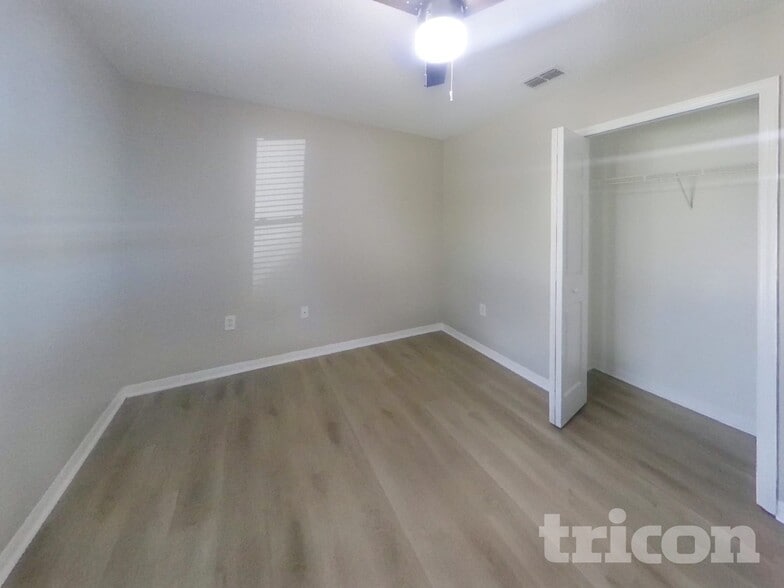 Building Photo - 250 Canterbury Ct