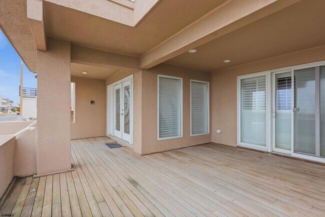 Building Photo - 119 S 11th Ave