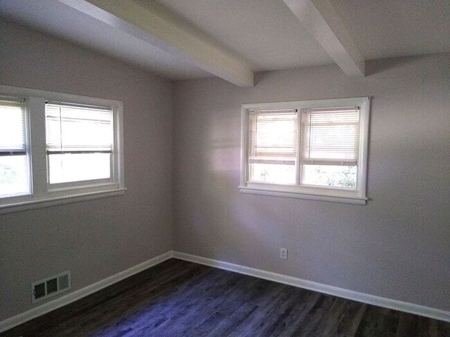 Building Photo - 3 bedroom 1.5 bath in East Point, GA