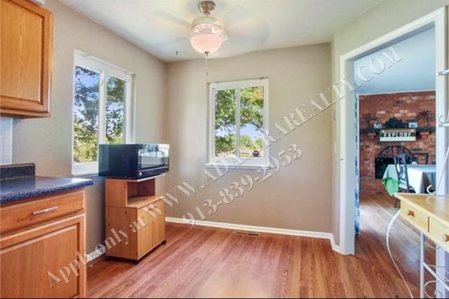 Building Photo - Updated 3Bed/2.5 Bath Duplex in Gladstone-...