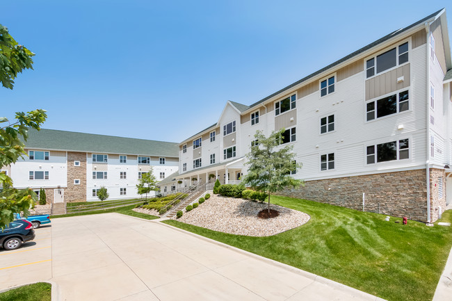 Primary Photo - Cedar Crest Apartments