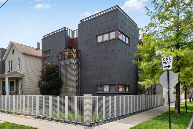 Building Photo - 1856 N Fairfield Ave