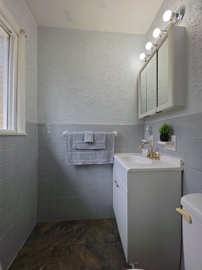 Building Photo - 3315 Kavanaugh Dr NW