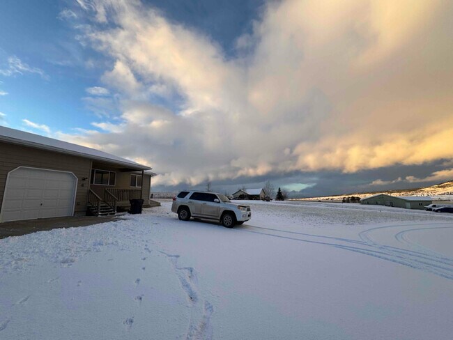 Building Photo - 4 Cedar Waxwing Rd