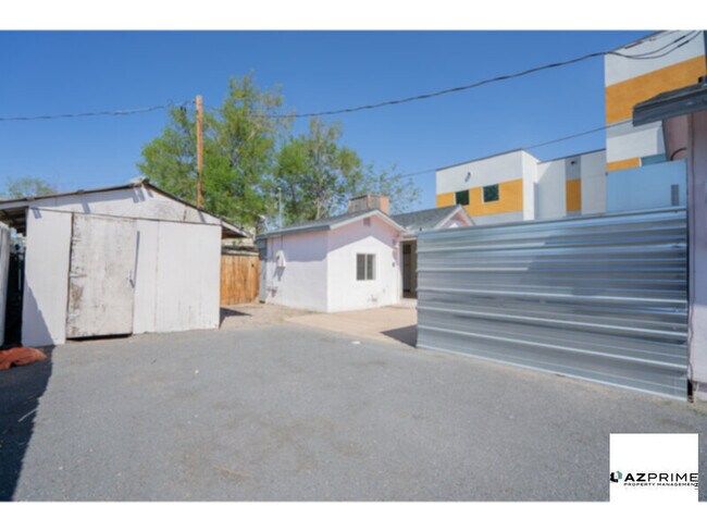 Building Photo - Experience Modern City Living In This Effi...