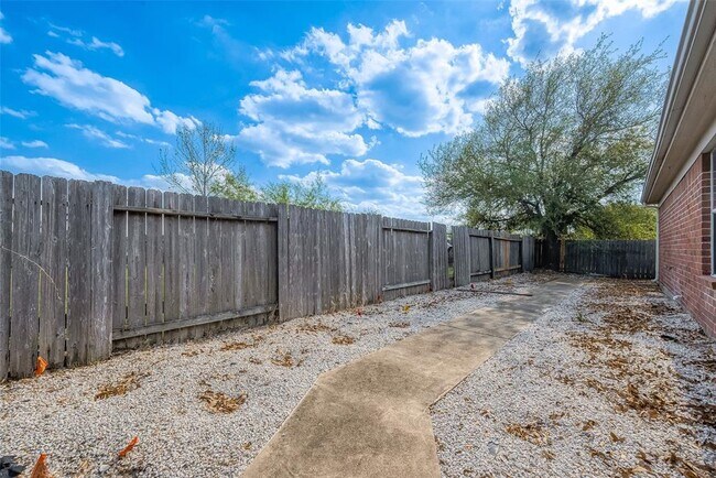 Building Photo - 1202 Sabine Brook Way
