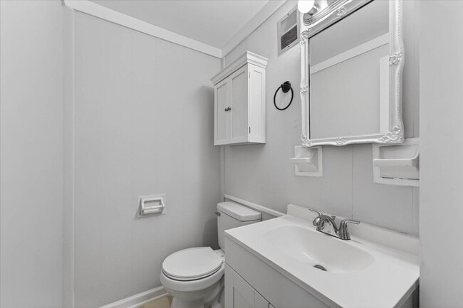 Building Photo - Pet Friendly Three Bedroom!