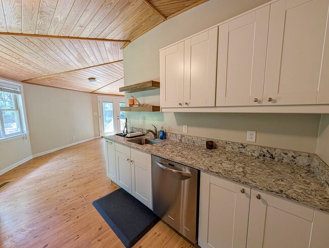 Building Photo - 12433 Cree Ln