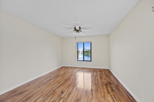 Building Photo - 2732 SW Matheson Ave