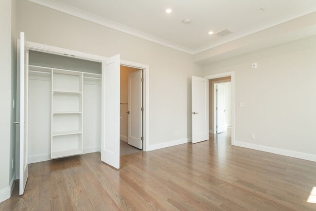 Building Photo - Check out this Jp Listing